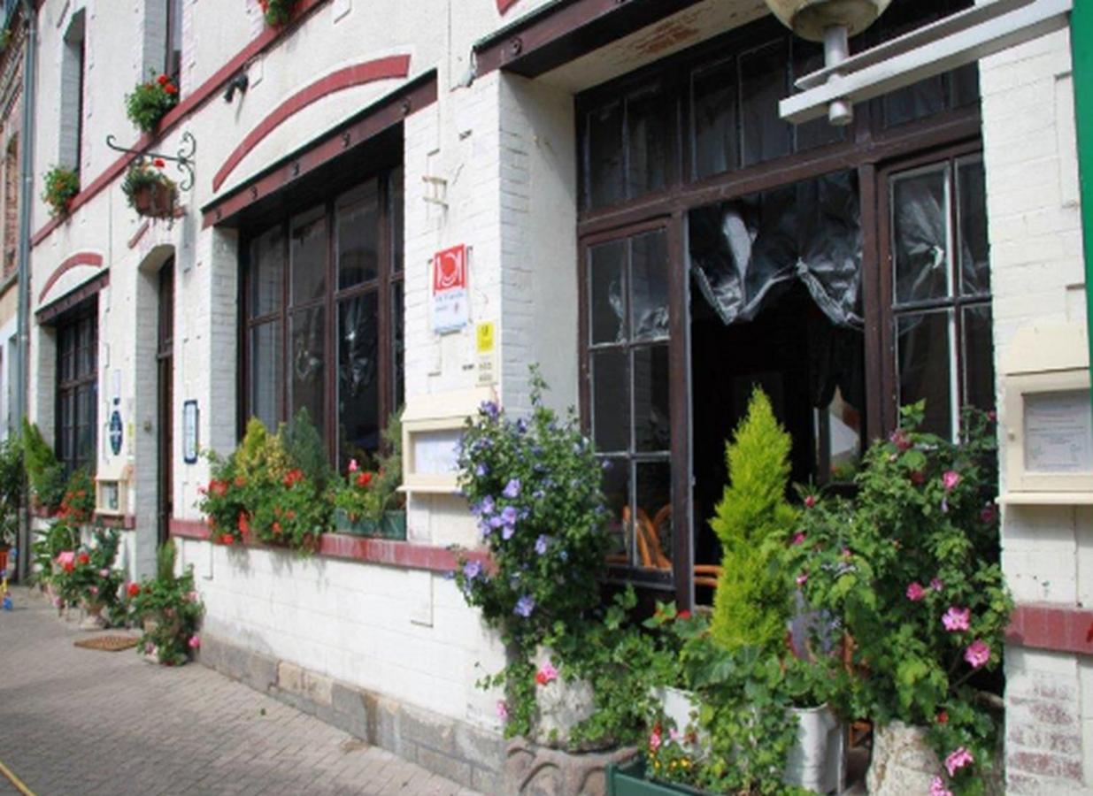 Logis Hotel Et Restaurant Du Dauphin ซี ภายนอก รูปภาพ