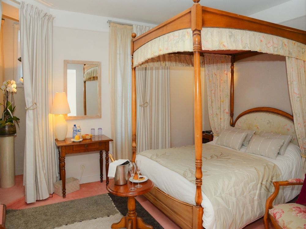 Logis Hotel Et Restaurant Du Dauphin ซี ภายนอก รูปภาพ