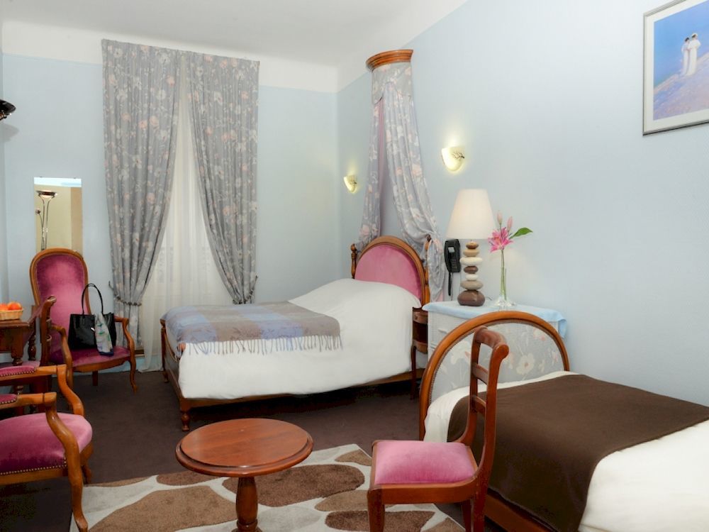 Logis Hotel Et Restaurant Du Dauphin ซี ภายนอก รูปภาพ