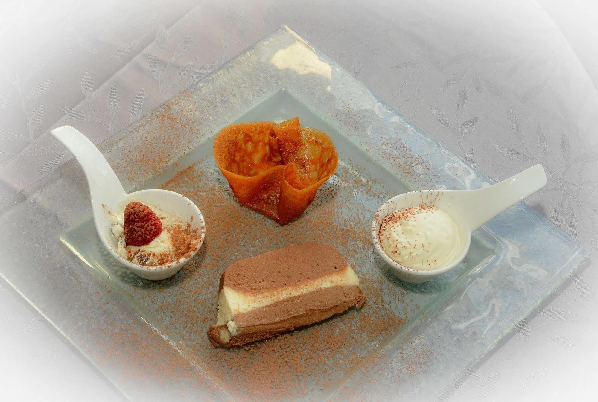 Logis Hotel Et Restaurant Du Dauphin ซี ภายนอก รูปภาพ