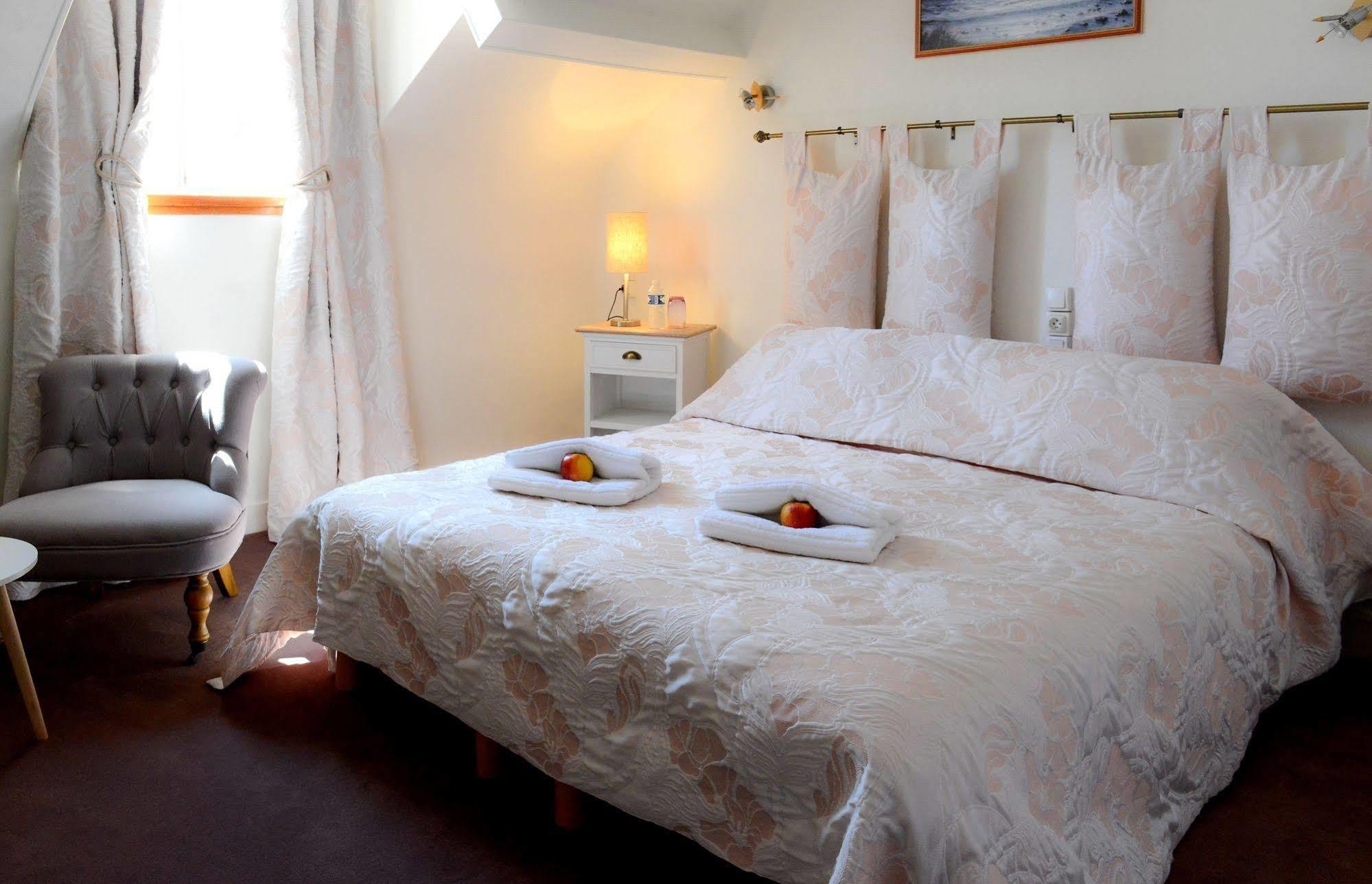 Logis Hotel Et Restaurant Du Dauphin ซี ภายนอก รูปภาพ
