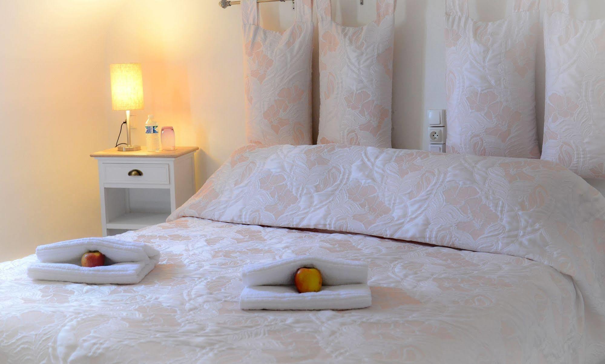 Logis Hotel Et Restaurant Du Dauphin ซี ภายนอก รูปภาพ